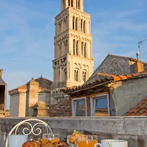 Apartment 3m Peristil, Split